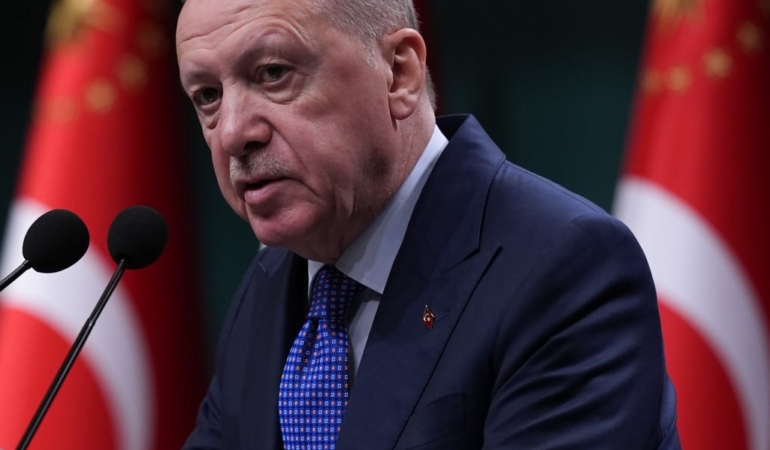 photo_5825953958722210951_y